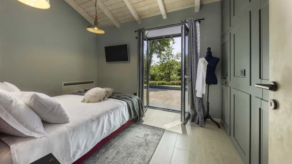Villa with Pool in Brajkovići for 8 Guests