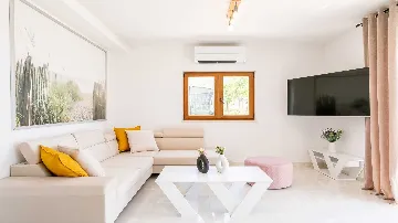 Orebić Villa for Up to 8 Guests with Infinity Pool