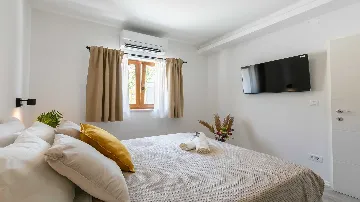 Orebić Villa for Up to 8 Guests with Infinity Pool