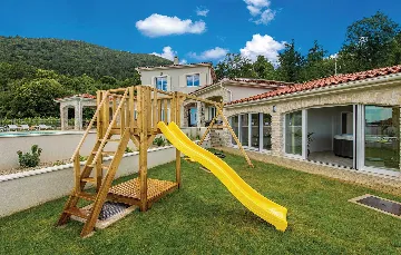 Villa in Veprinac for 10 Guests with Pool