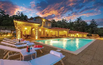 Villa in Veprinac for 10 Guests with Pool