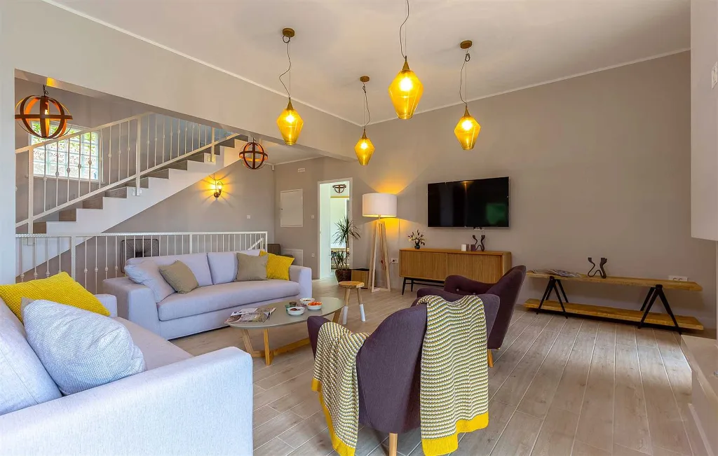 Villa in Veprinac for 10 Guests with Pool