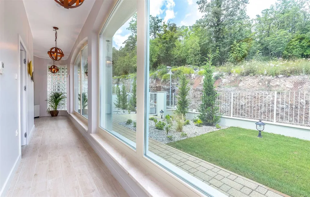 Villa in Veprinac for 10 Guests with Pool