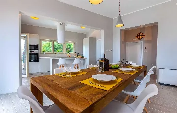 Villa in Veprinac for 10 Guests with Pool