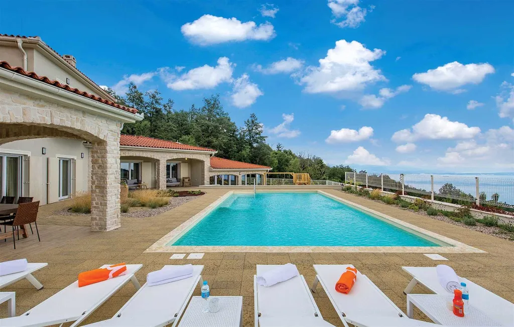 Villa in Veprinac for 10 Guests with Pool