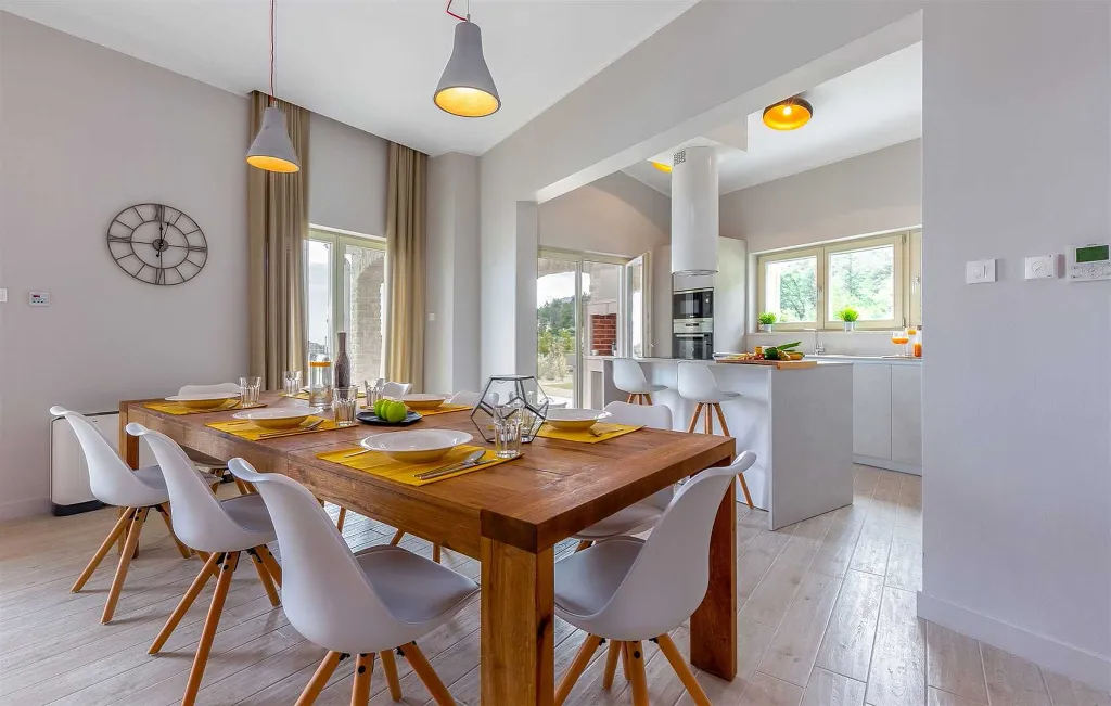 Villa in Veprinac for 10 Guests with Pool