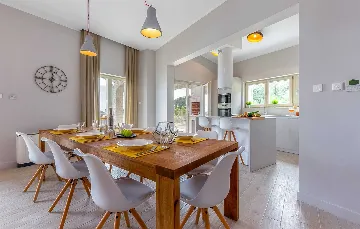 Villa in Veprinac for 10 Guests with Pool