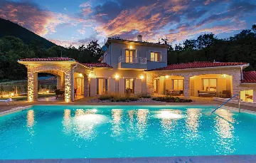 Villa in Veprinac for 10 Guests with Pool