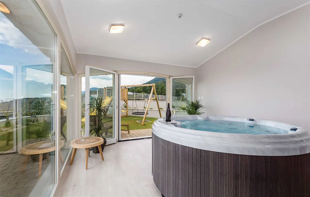 Villa in Veprinac for 10 Guests with Pool