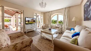 Istrian Stone Villa with Pool in Čabrunići