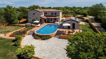 Istrian Stone Villa with Pool in Čabrunići