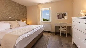 Istrian Stone Villa with Pool in Čabrunići