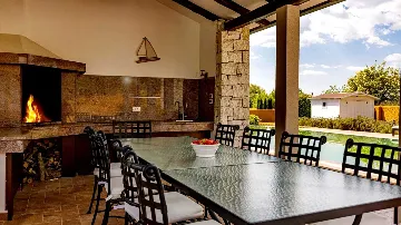 Istrian Stone Villa with Pool in Čabrunići