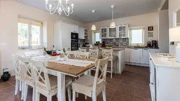 Istrian Stone Villa with Pool in Čabrunići