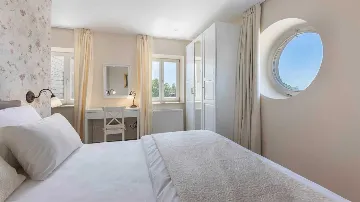 Istrian Stone Villa with Pool in Čabrunići