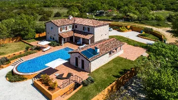 Istrian Stone Villa with Pool in Čabrunići