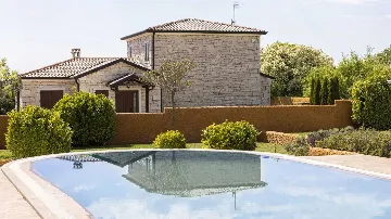 Istrian Stone Villa with Pool in Čabrunići