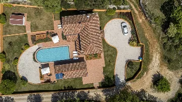 Istrian Stone Villa with Pool in Čabrunići