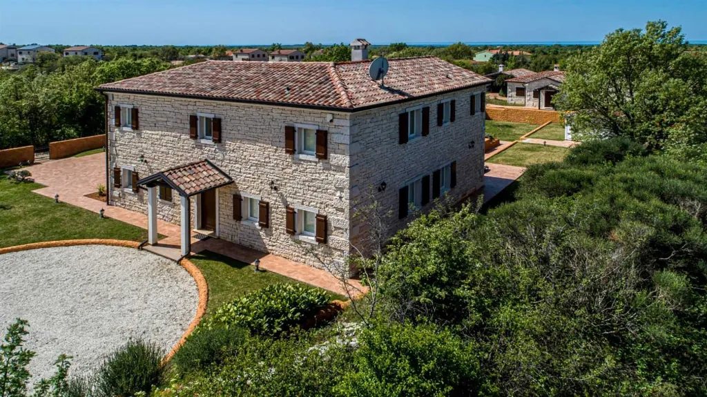 Istrian Stone Villa with Pool in Čabrunići