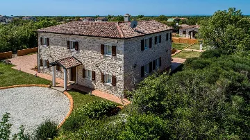 Istrian Stone Villa with Pool in Čabrunići