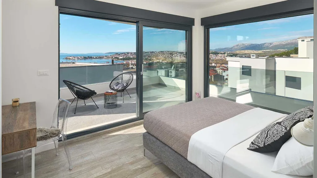 Villa for 10 Guests in Podstrana