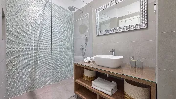 Villa for 10 Guests in Podstrana