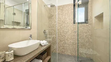 Villa for 10 Guests in Podstrana