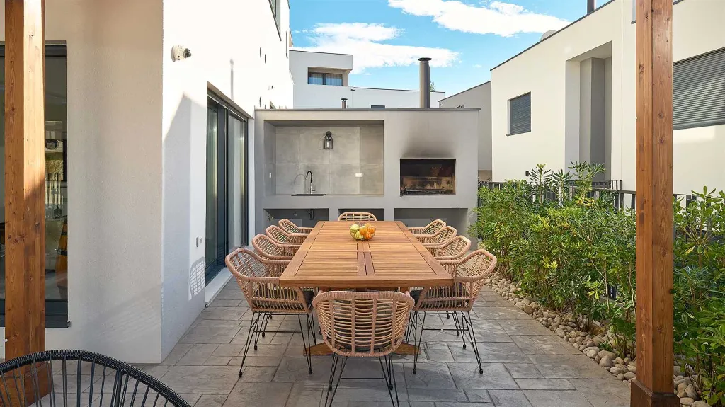 Villa for 10 Guests in Podstrana