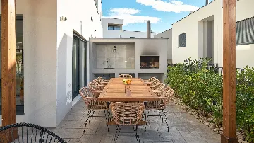 Villa for 10 Guests in Podstrana