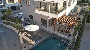 Villa for 10 Guests in Podstrana