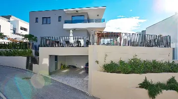 Villa for 10 Guests in Podstrana