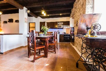 Villa with Pool for 8 Guests in Debeljak