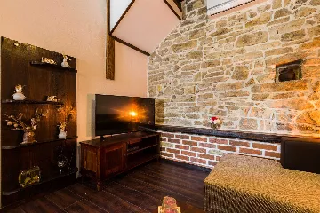 Villa with Pool for 8 Guests in Debeljak