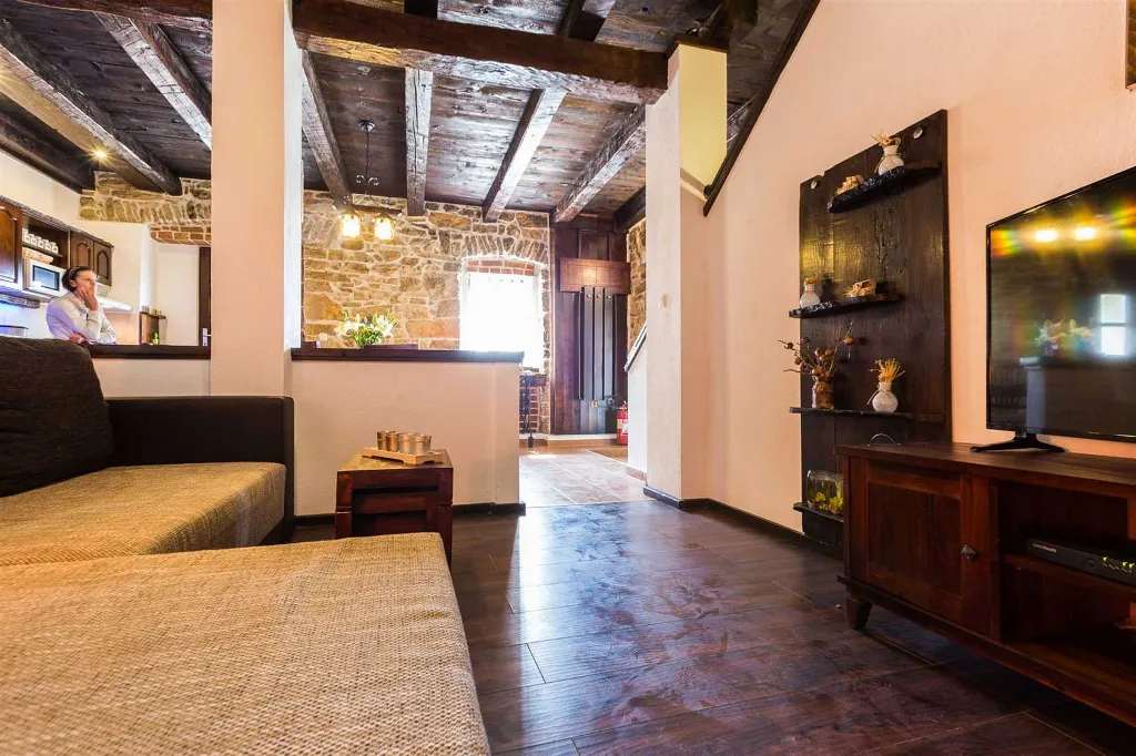 Villa with Pool for 8 Guests in Debeljak