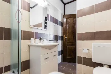 Villa with Pool for 8 Guests in Debeljak