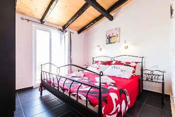 Villa with Pool for 8 Guests in Debeljak