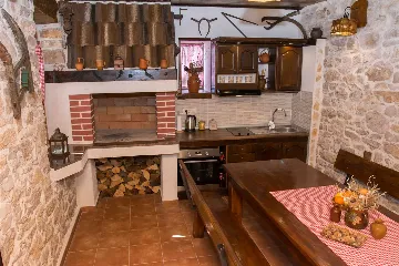 Villa with Pool for 8 Guests in Debeljak