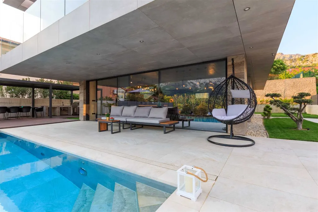 4-Bedroom Villa in Baška for 8 Guests