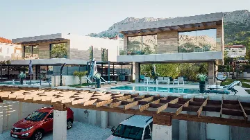 4-Bedroom Villa with Pool in Baška