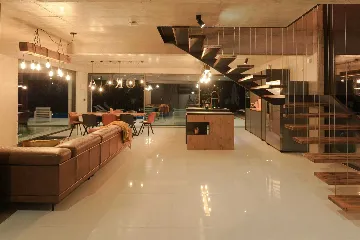 4-Bedroom Villa with Pool in Baška