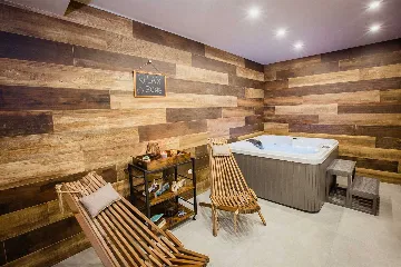 4-Bedroom Villa with Pool in Baška