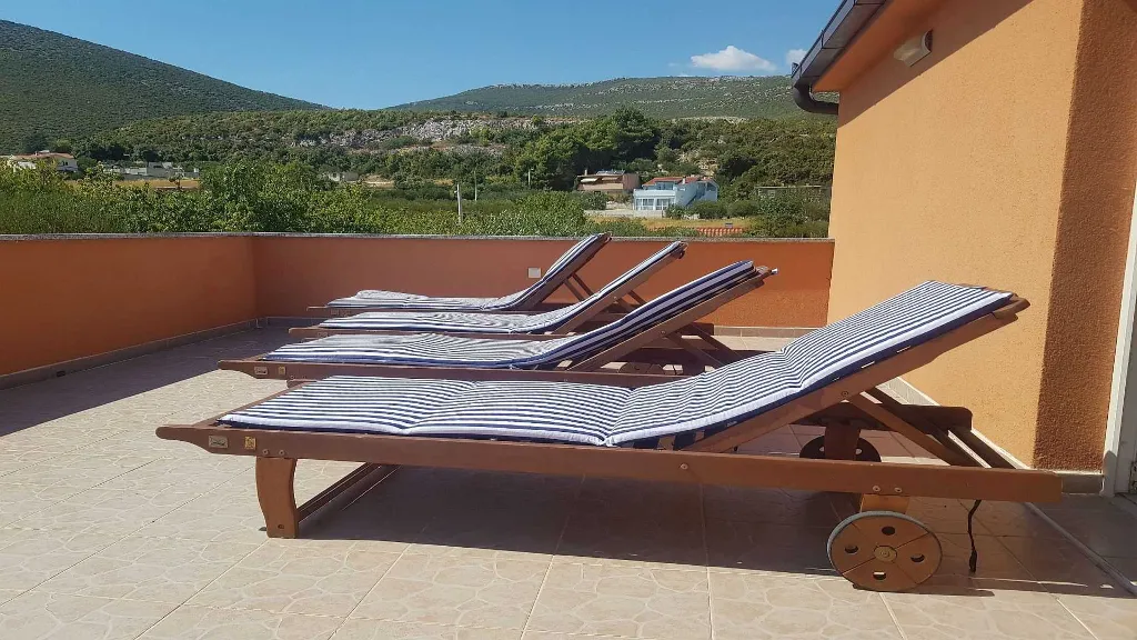 Kaštel Novi Villa for up to 16 guests