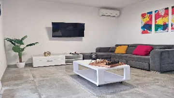 Kaštel Novi Villa for up to 16 guests