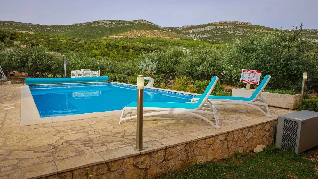 Kaštel Novi Villa for up to 16 guests