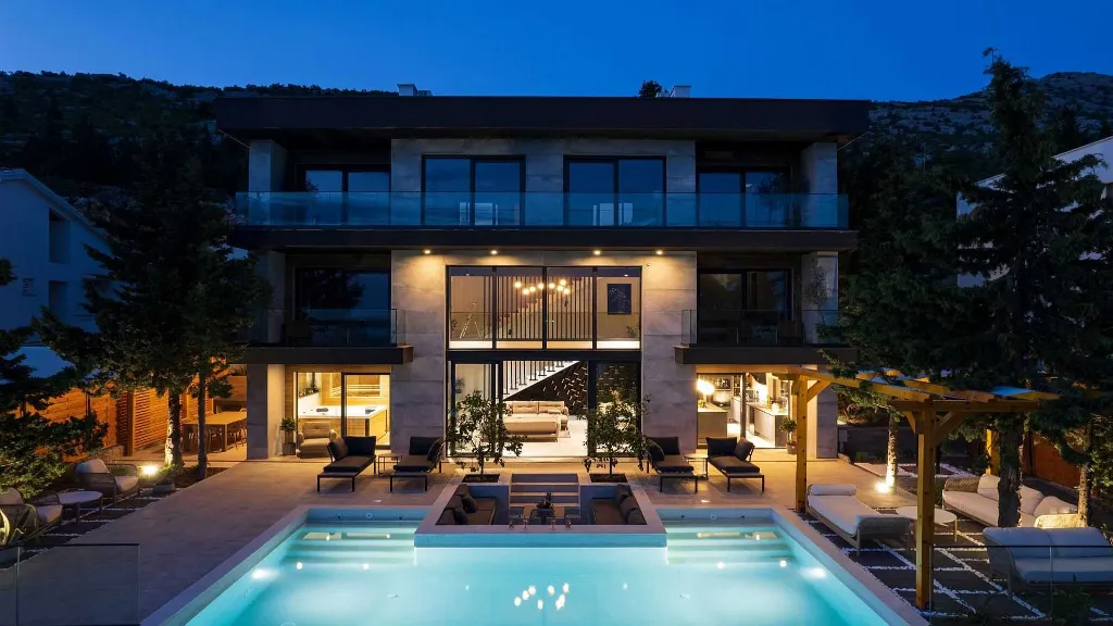 Spacious 6-Bedroom Villa in Starigrad, Croatia