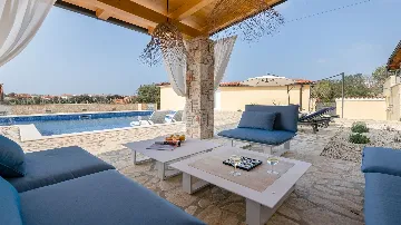 4-Bedroom Villa for 10 Guests in Barbariga