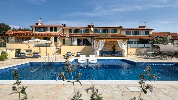 4-Bedroom Villa for 10 Guests in Barbariga