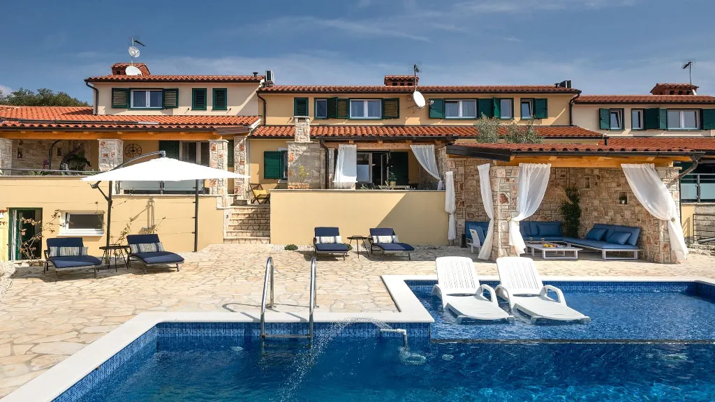 4-Bedroom Villa for 10 Guests in Barbariga