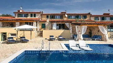 4-Bedroom Villa for 10 Guests in Barbariga