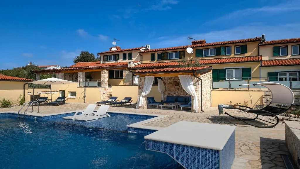 4-Bedroom Villa for 10 Guests in Barbariga
